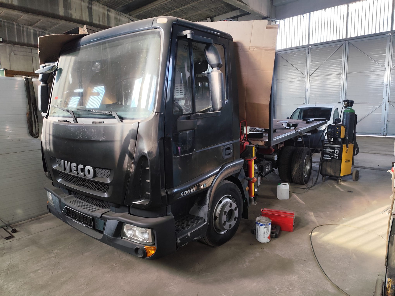 IVECO EUROCARGO 80E18 - Truk derek, Truk jungkit: gambar 1 IVECO EUROCARGO 80E18 - Truk derek, Truk jungkit: gambar 1