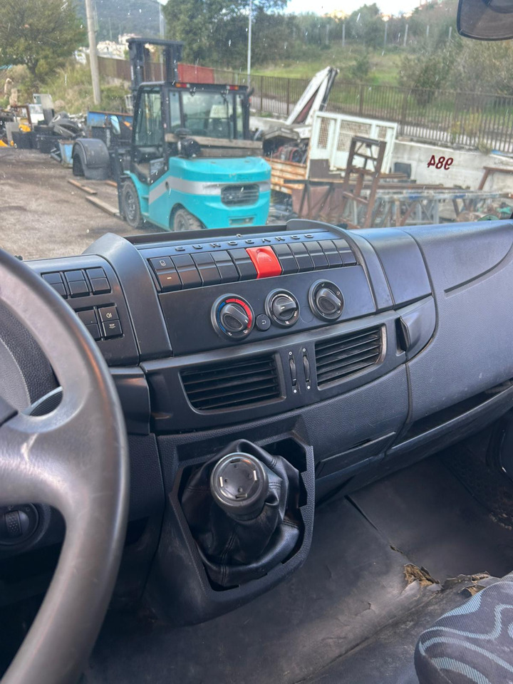 IVECO EUROCARGO 80E18 - Truk derek, Truk jungkit: gambar 4 IVECO EUROCARGO 80E18 - Truk derek, Truk jungkit: gambar 4