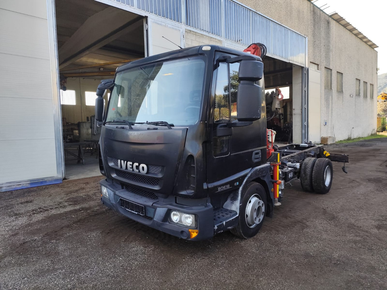 IVECO EUROCARGO 80E18 - Truk derek, Truk jungkit: gambar 1 IVECO EUROCARGO 80E18 - Truk derek, Truk jungkit: gambar 1
