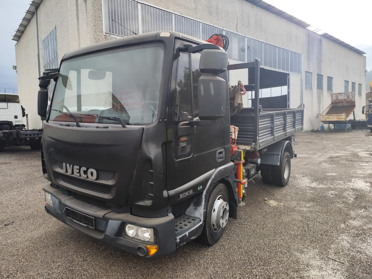 IVECO EUROCARGO 80E18 - Truk derek, Truk jungkit: gambar 1 IVECO EUROCARGO 80E18 - Truk derek, Truk jungkit: gambar 1