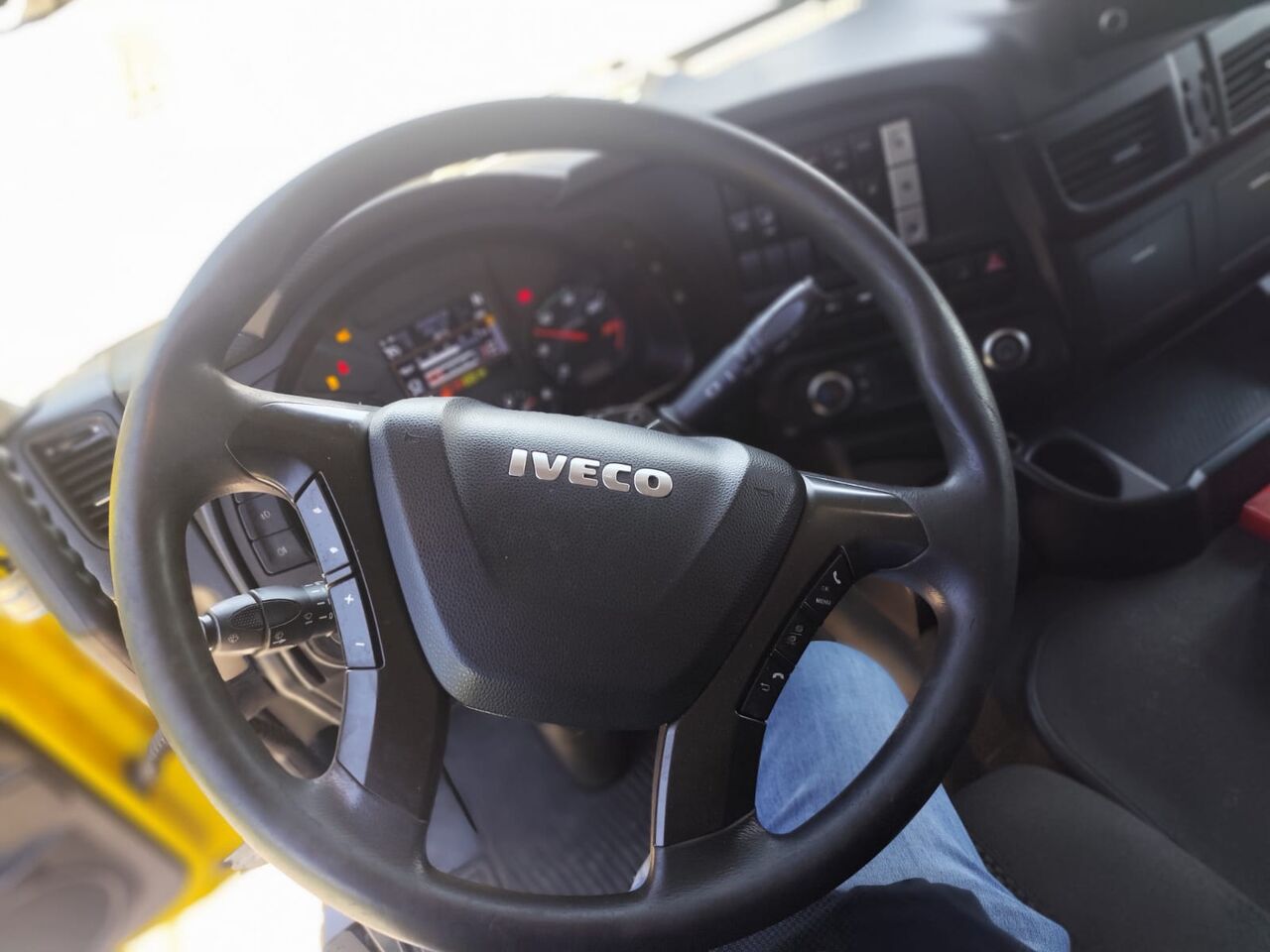 IVECO HI-STREET 260S46 XP - Truk sasis: gambar 5 IVECO HI-STREET 260S46 XP - Truk sasis: gambar 5