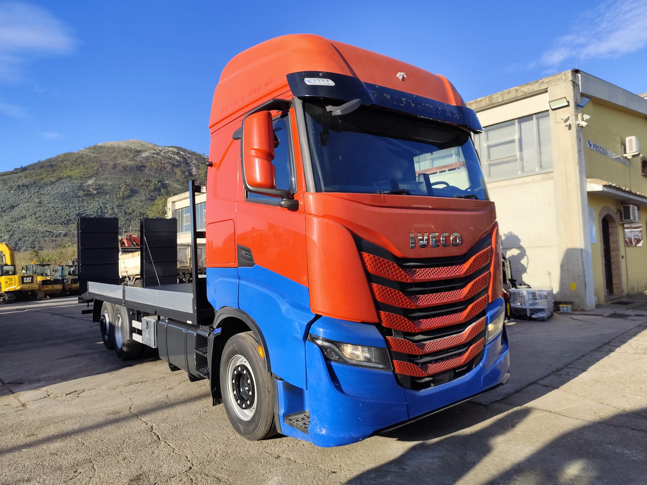IVECO S-WAY AS260S48 Y - Truk flatbed: gambar 1 IVECO S-WAY AS260S48 Y - Truk flatbed: gambar 1