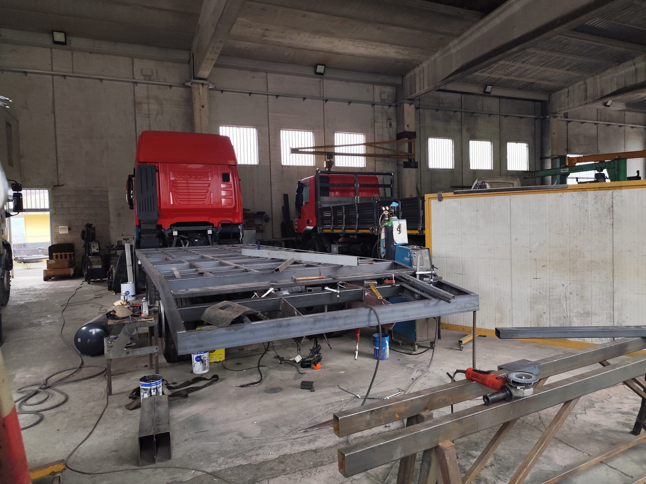 IVECO S-WAY AS260S48 Y - Truk flatbed: gambar 3 IVECO S-WAY AS260S48 Y - Truk flatbed: gambar 3