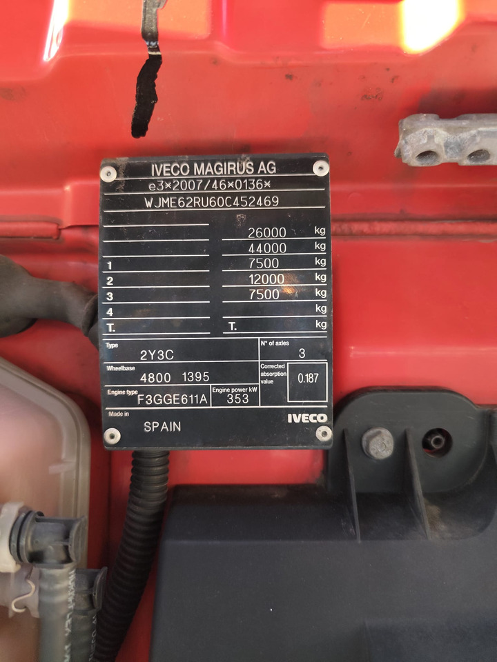 IVECO S-WAY AS260S48 Y - Truk flatbed: gambar 3 IVECO S-WAY AS260S48 Y - Truk flatbed: gambar 3