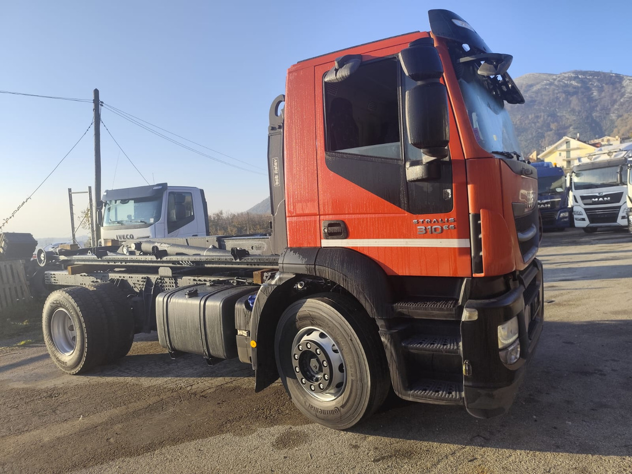 IVECO STRALIS 190S31 - Hook lift: gambar 1 IVECO STRALIS 190S31 - Hook lift: gambar 1