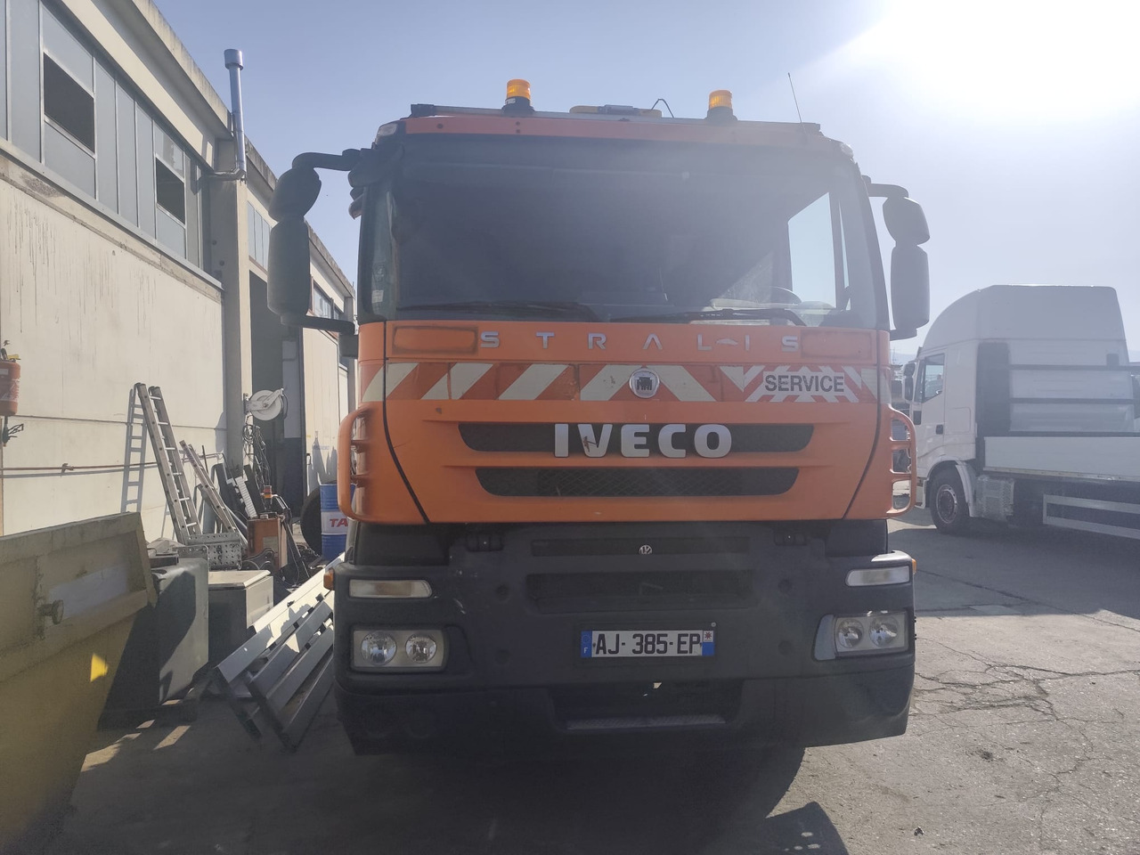 IVECO STRALIS 190S31 - Truk derek: gambar 5 IVECO STRALIS 190S31 - Truk derek: gambar 5