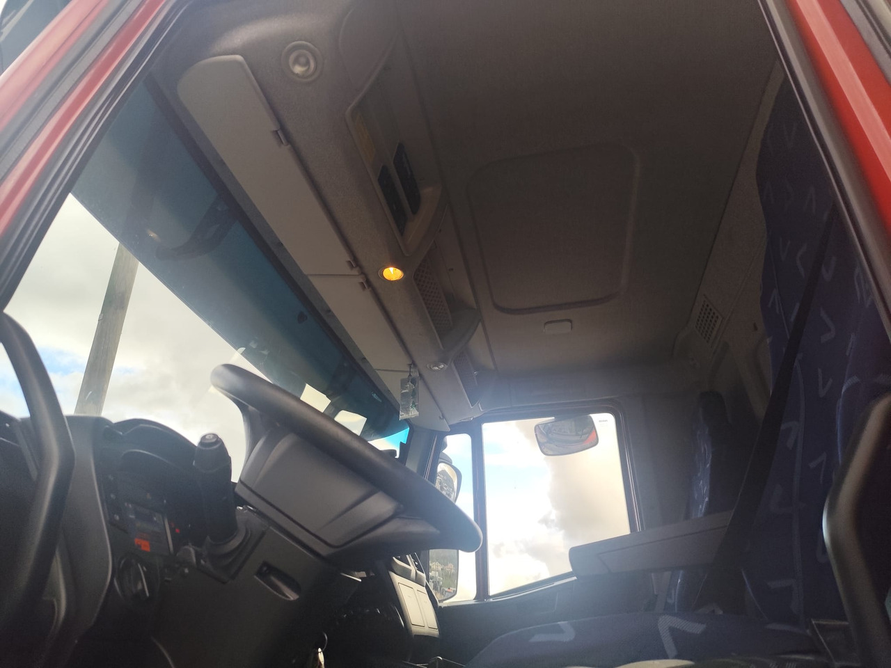 IVECO STRALIS 190S31 - Truk sasis: gambar 4 IVECO STRALIS 190S31 - Truk sasis: gambar 4