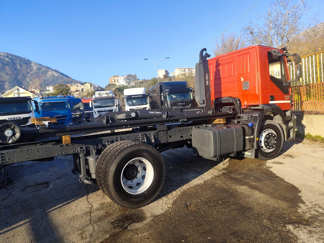 IVECO STRALIS 190S31 - Hook lift: gambar 2 IVECO STRALIS 190S31 - Hook lift: gambar 2