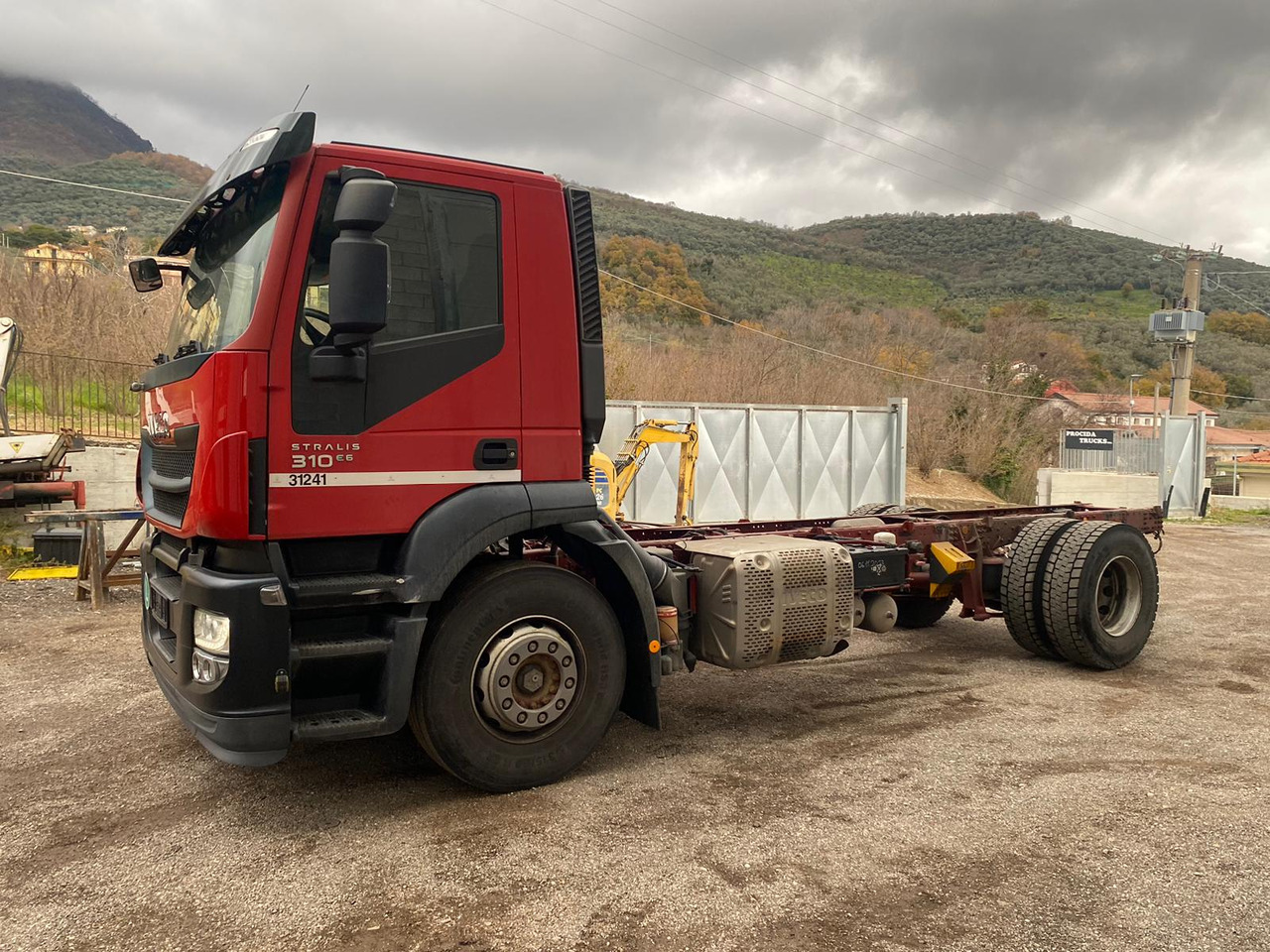 IVECO STRALIS 190S31 - Truk sasis: gambar 3 IVECO STRALIS 190S31 - Truk sasis: gambar 3