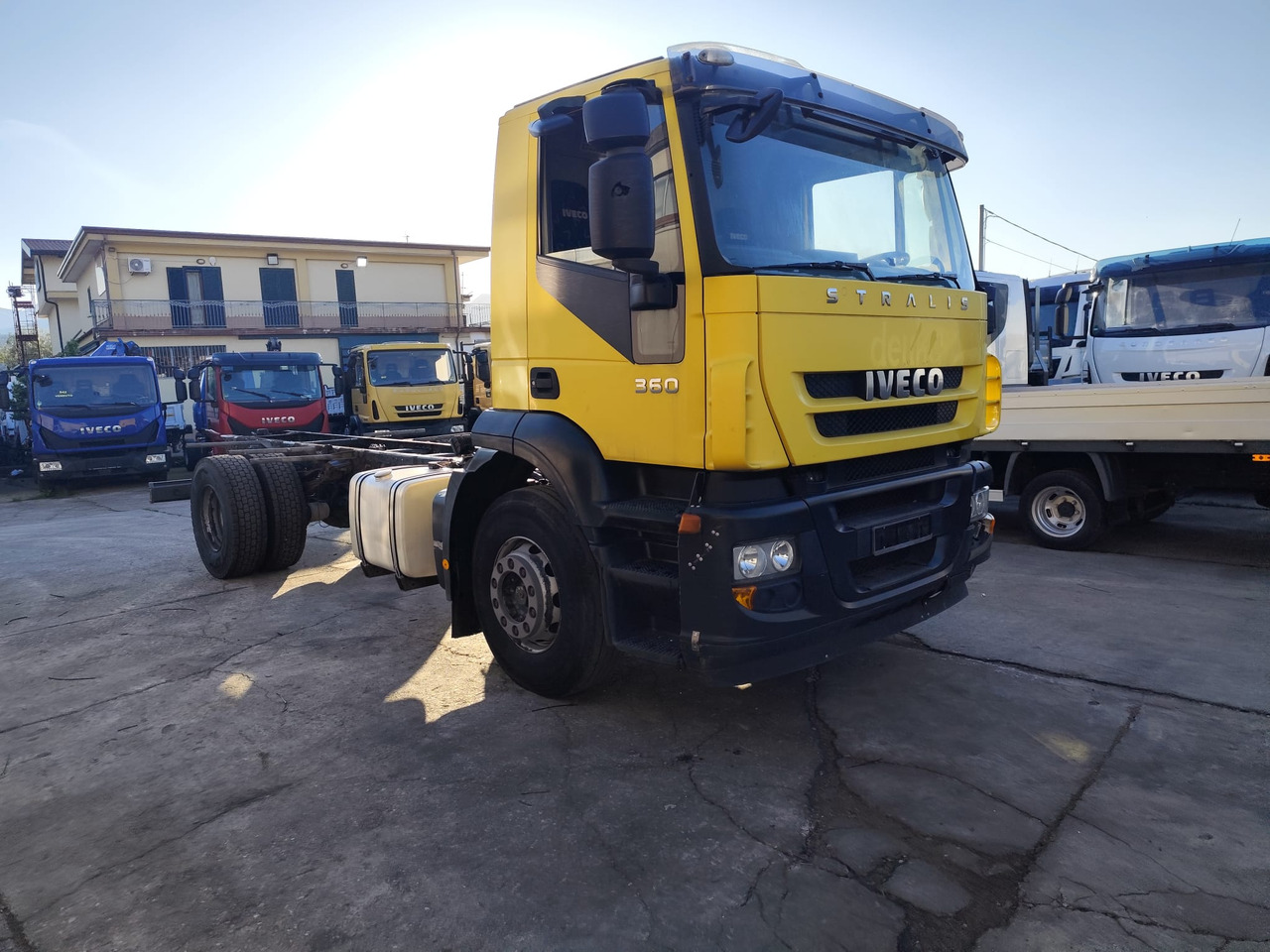 IVECO STRALIS 190S36 - Truk sasis: gambar 1 IVECO STRALIS 190S36 - Truk sasis: gambar 1