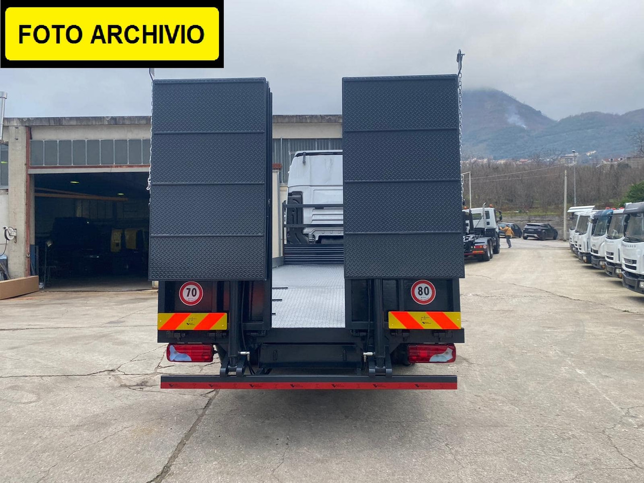 IVECO STRALIS 260S36 - Truk flatbed, Truk derek: gambar 3 IVECO STRALIS 260S36 - Truk flatbed, Truk derek: gambar 3