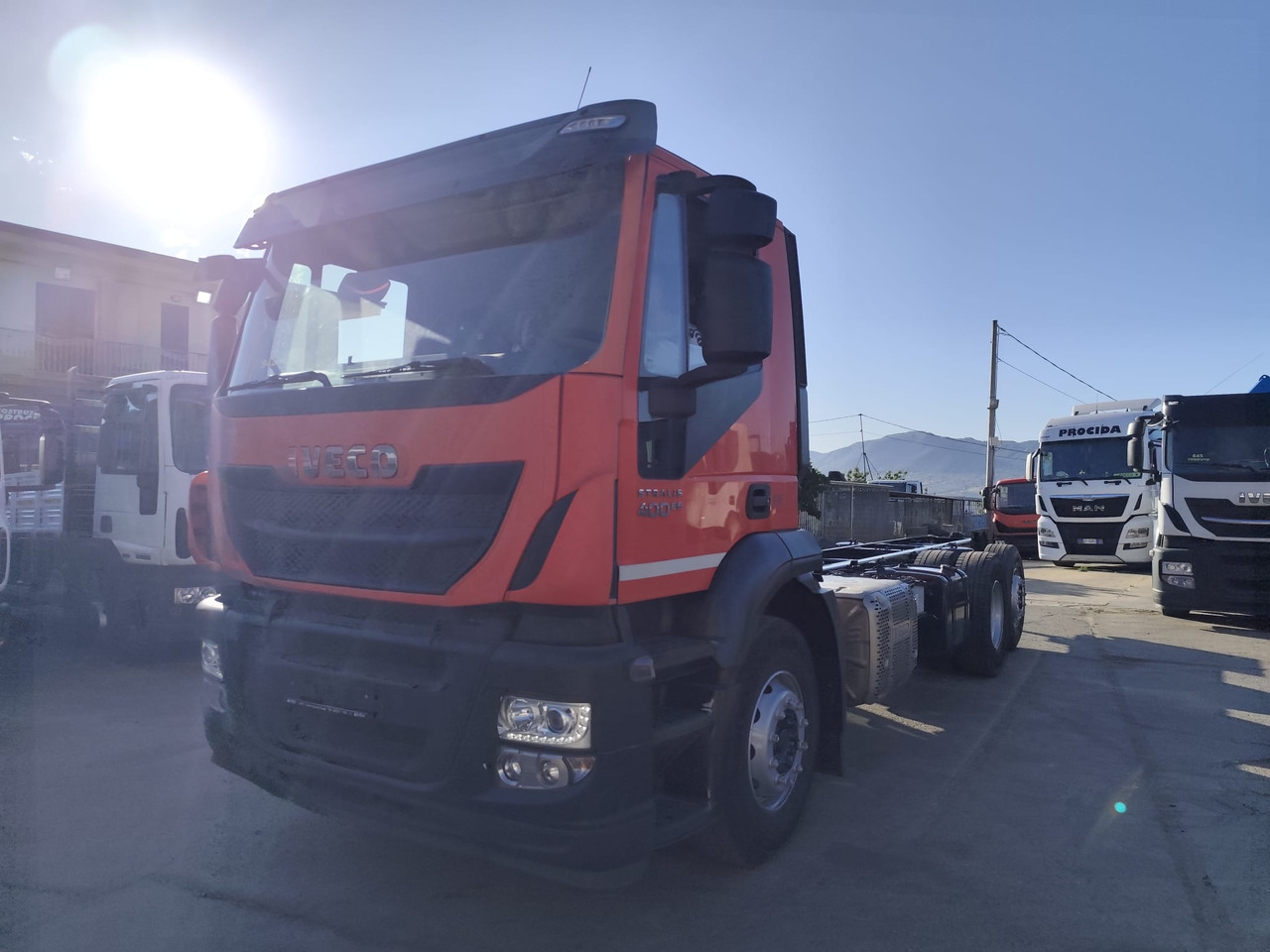 IVECO STRALIS 260S40 - Truk flatbed: gambar 1 IVECO STRALIS 260S40 - Truk flatbed: gambar 1