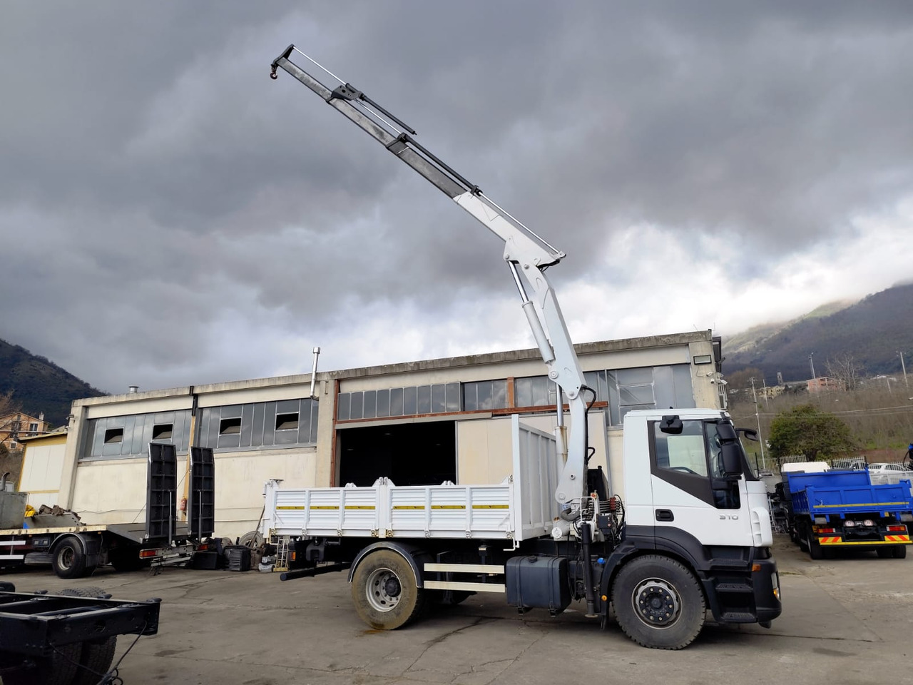 Truk derek IVECO STRALIS AD 190S31P: gambar 41