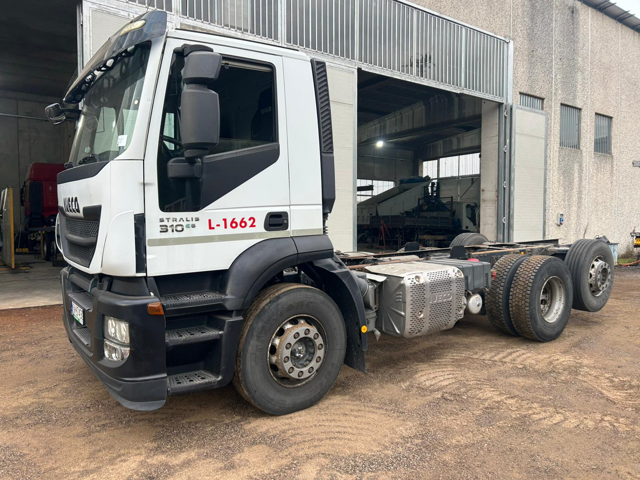 IVECO STRALIS AD 260S31 - Truk sasis: gambar 1 IVECO STRALIS AD 260S31 - Truk sasis: gambar 1