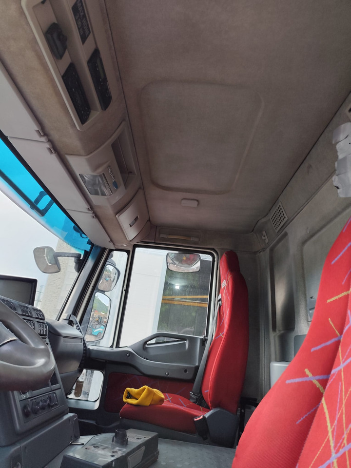 IVECO STRALIS AD 260S31 - Hook lift: gambar 4 IVECO STRALIS AD 260S31 - Hook lift: gambar 4