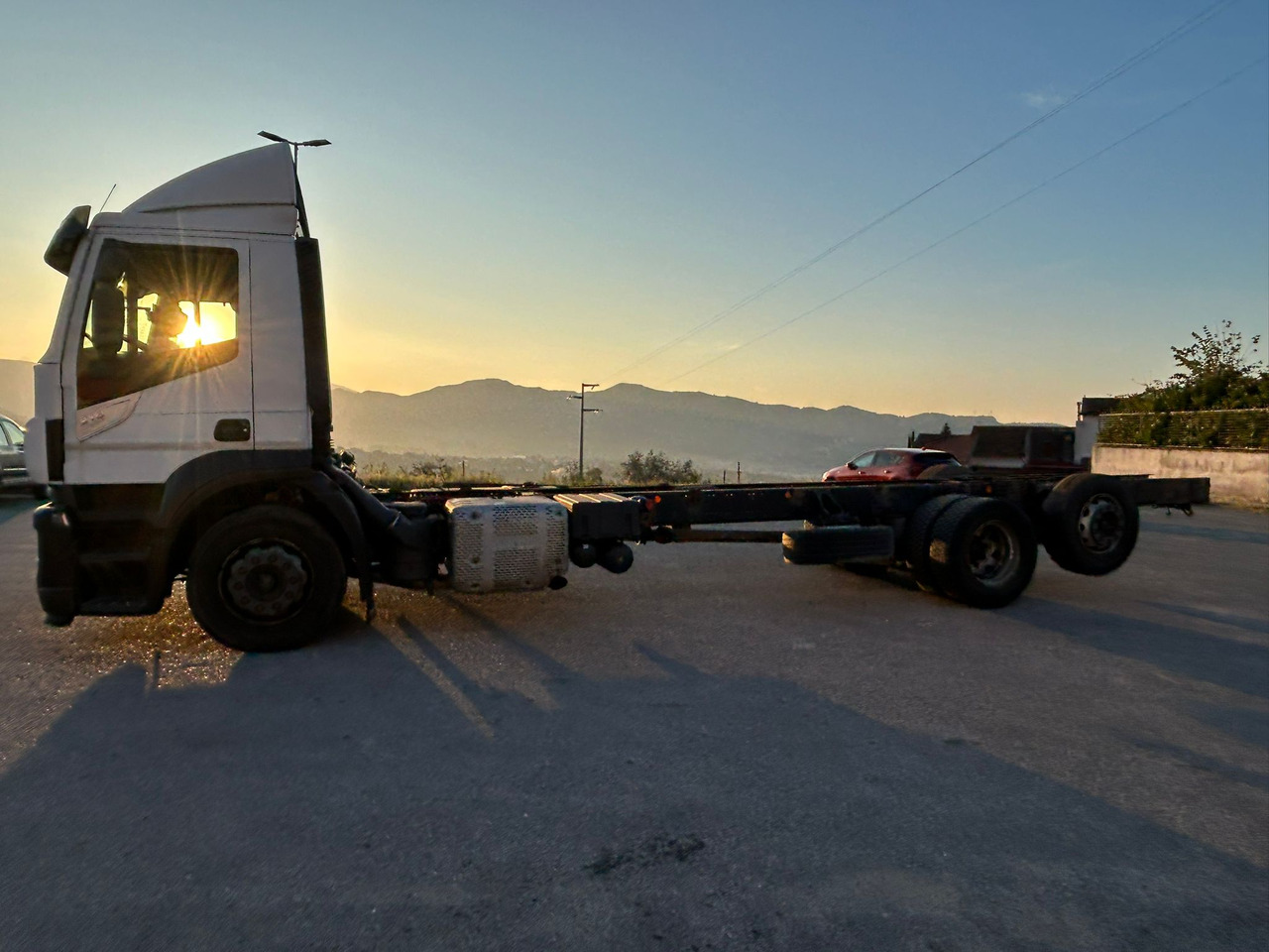 IVECO STRALIS AD 260S31 XP - Truk sasis: gambar 2 IVECO STRALIS AD 260S31 XP - Truk sasis: gambar 2