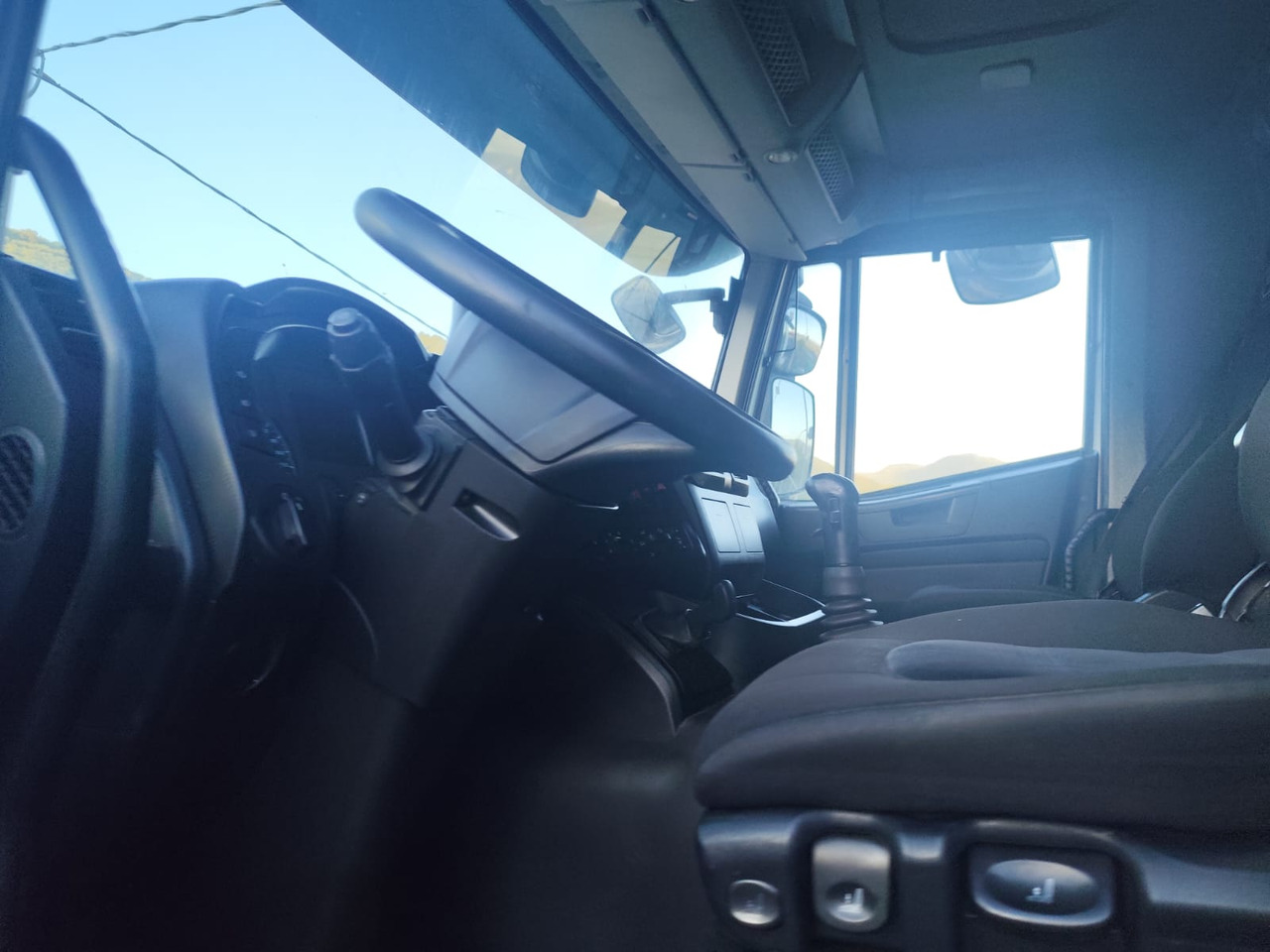 IVECO STRALIS AD 260S31 XP - Truk sasis: gambar 3 IVECO STRALIS AD 260S31 XP - Truk sasis: gambar 3