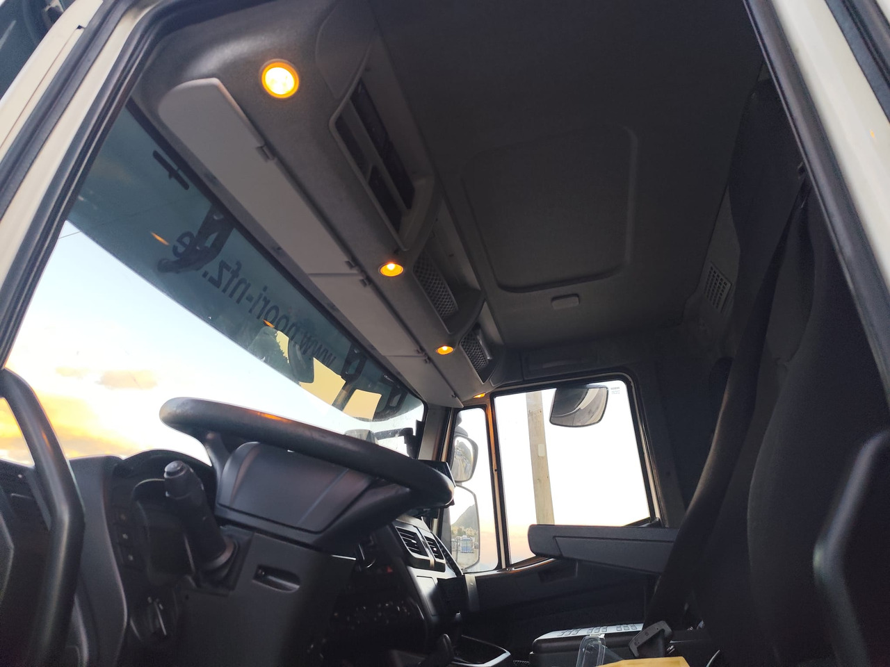 IVECO STRALIS AS 260S46 - Truk flatbed: gambar 5 IVECO STRALIS AS 260S46 - Truk flatbed: gambar 5