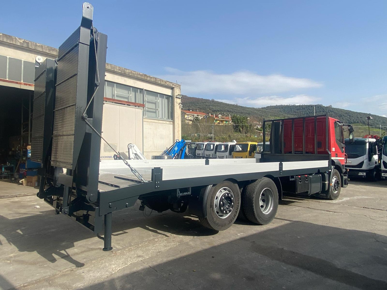 Truk flatbed IVECO STRALIS CUBE 260S31: gambar 18