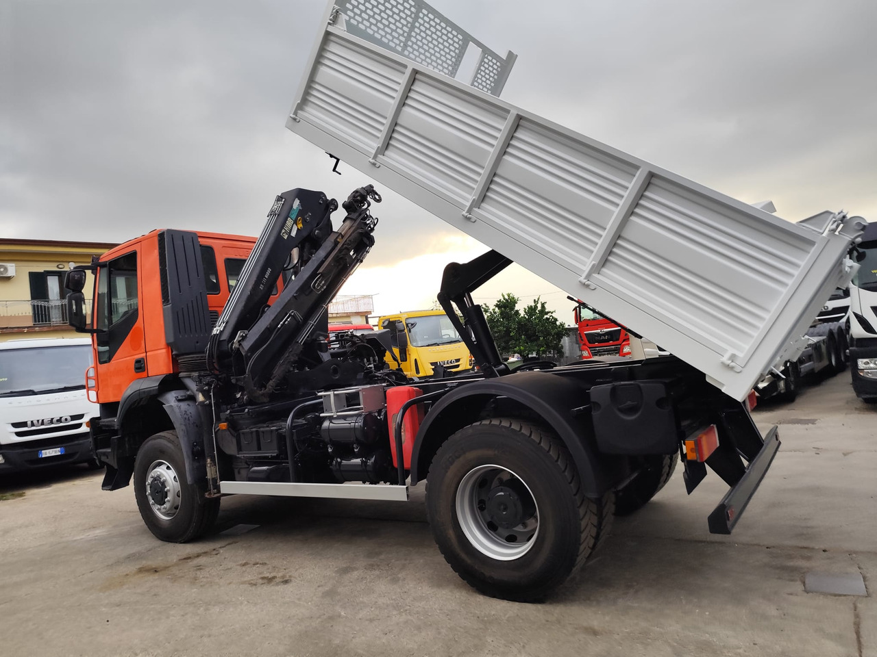 IVECO TRAKKER 190T36 - Truk derek: gambar 4 IVECO TRAKKER 190T36 - Truk derek: gambar 4