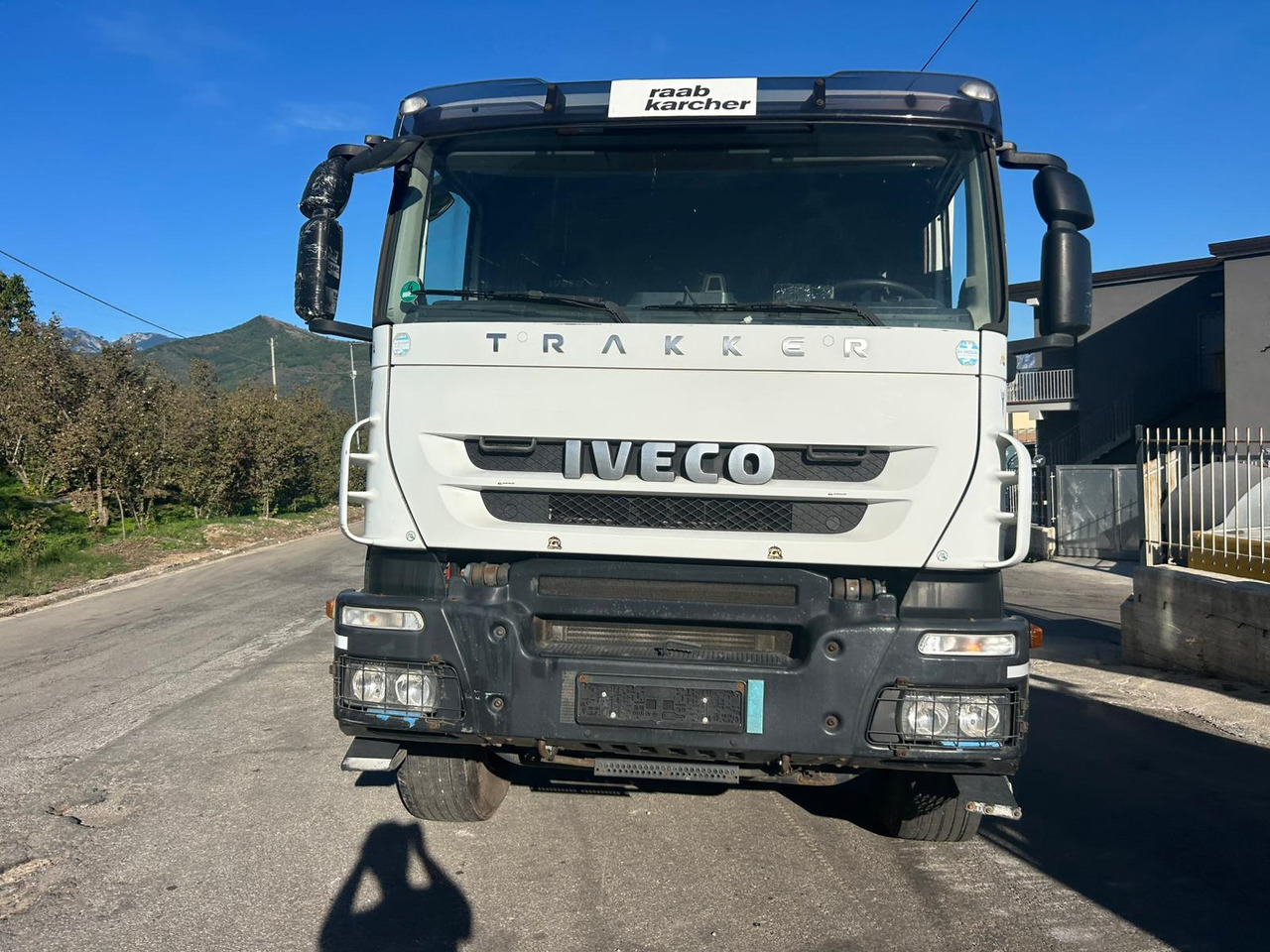 IVECO TRAKKER 260T36 - Truk flatbed: gambar 3 IVECO TRAKKER 260T36 - Truk flatbed: gambar 3