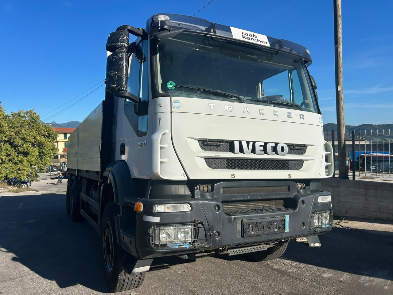 IVECO TRAKKER 260T36 - Truk flatbed: gambar 4 IVECO TRAKKER 260T36 - Truk flatbed: gambar 4