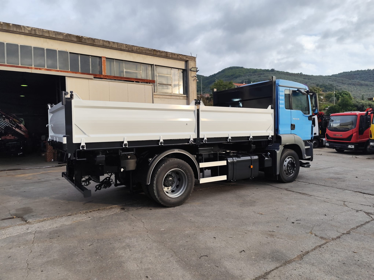 MAN TGS 18.360 - Truk jungkit: gambar 5 MAN TGS 18.360 - Truk jungkit: gambar 5