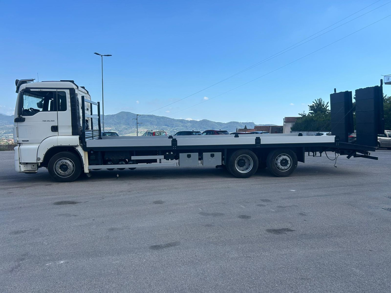 MAN TGS 26.360 - Truk flatbed: gambar 2 MAN TGS 26.360 - Truk flatbed: gambar 2
