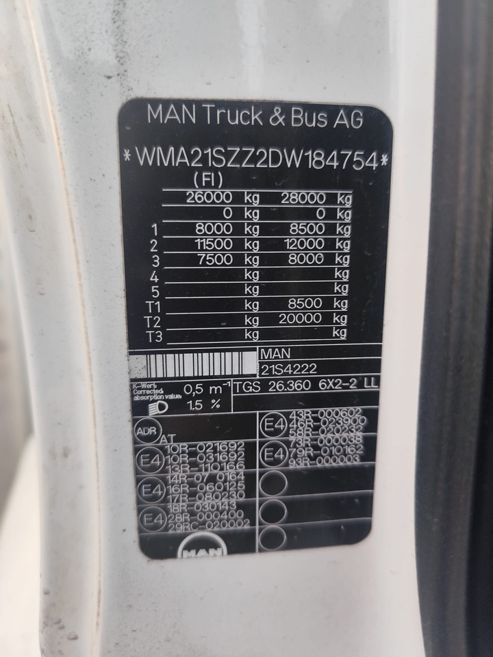 MAN TGS 26.360 - Truk flatbed: gambar 2 MAN TGS 26.360 - Truk flatbed: gambar 2