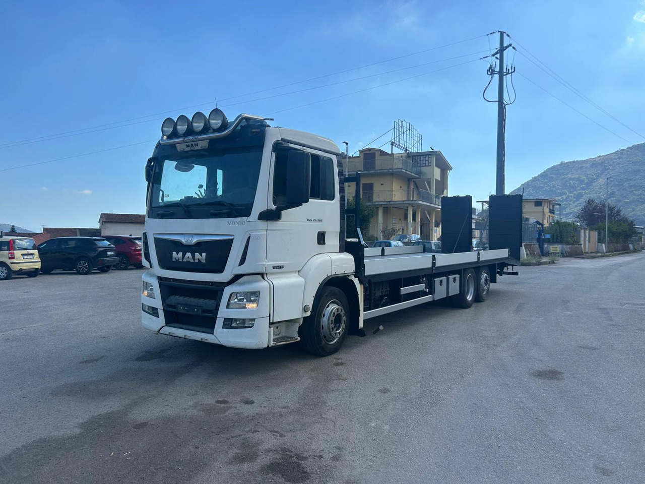 MAN TGS 26.360 - Truk flatbed: gambar 1 MAN TGS 26.360 - Truk flatbed: gambar 1