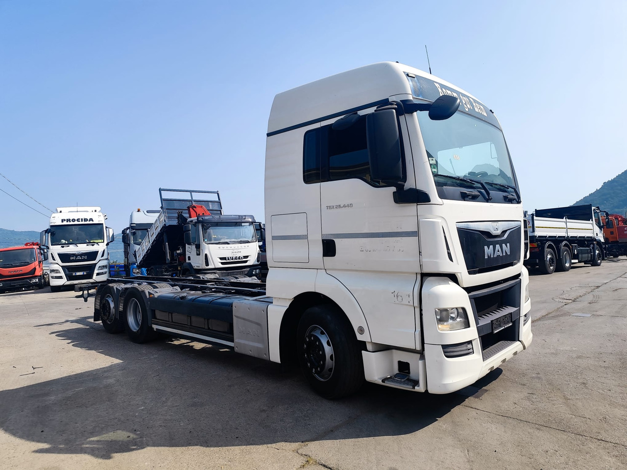 MAN TGX 26.440 - Truk flatbed: gambar 1 MAN TGX 26.440 - Truk flatbed: gambar 1