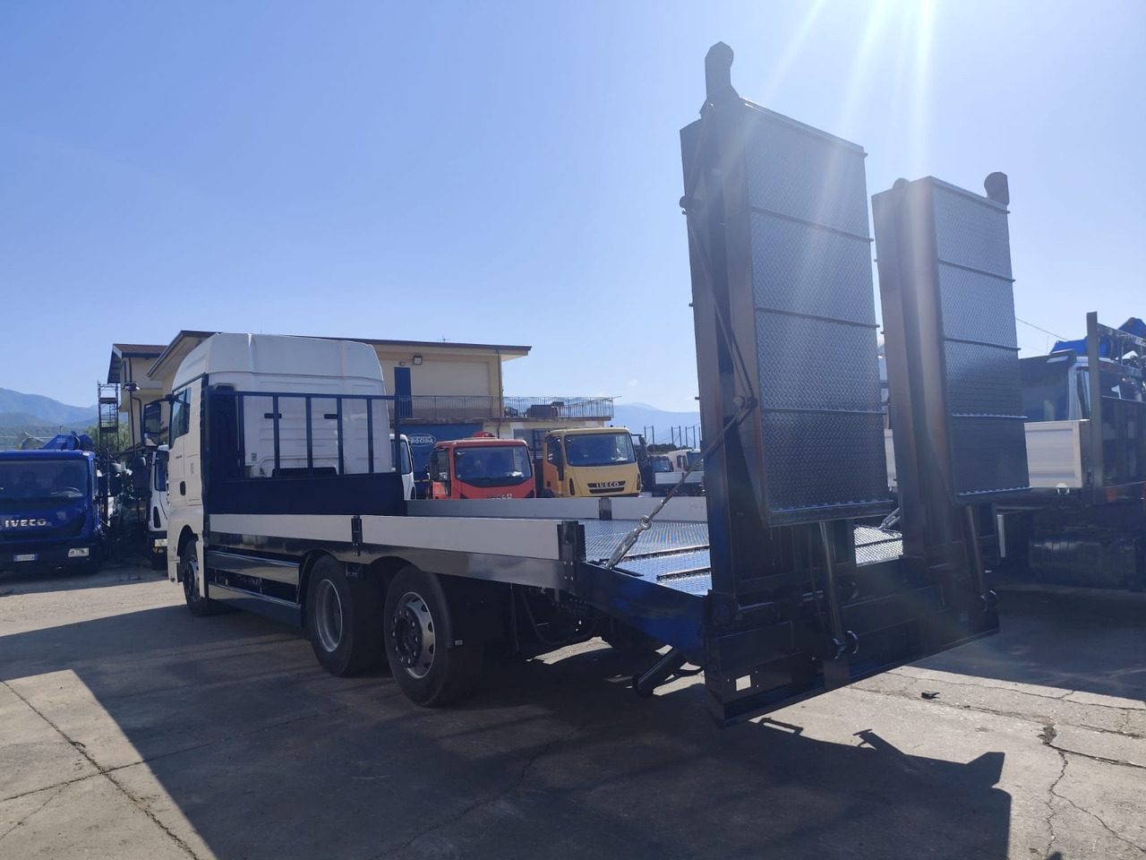 MAN TGX 26.440 - Truk flatbed: gambar 4 MAN TGX 26.440 - Truk flatbed: gambar 4
