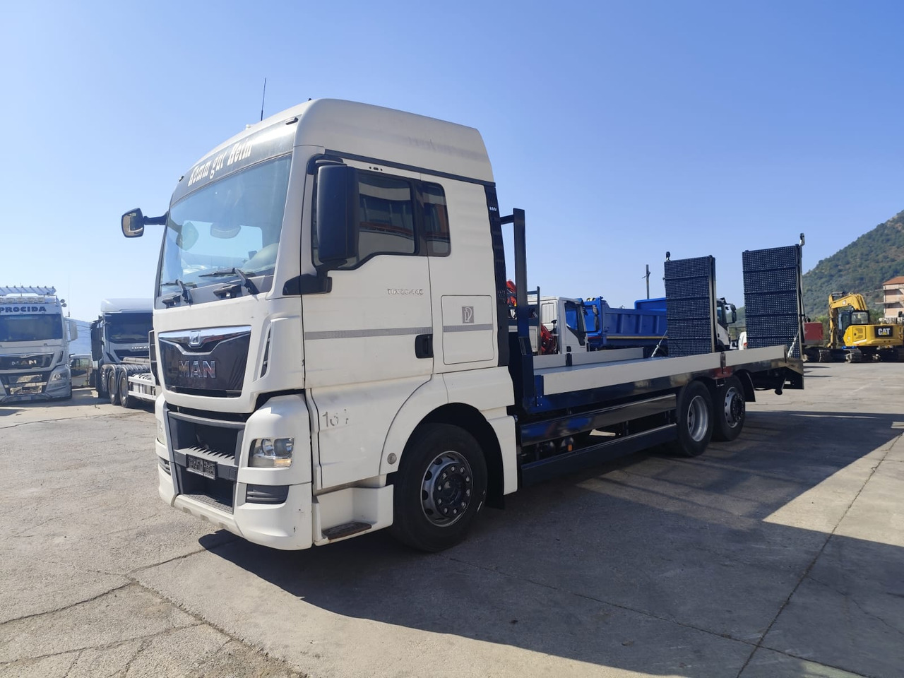 MAN TGX 26.440 - Truk flatbed: gambar 1 MAN TGX 26.440 - Truk flatbed: gambar 1