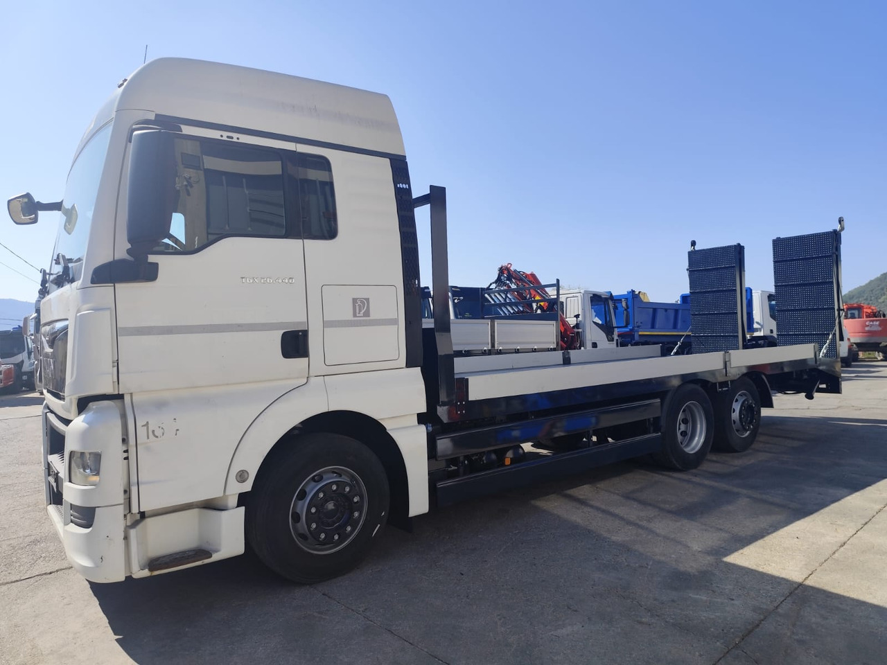 MAN TGX 26.440 - Truk flatbed: gambar 2 MAN TGX 26.440 - Truk flatbed: gambar 2