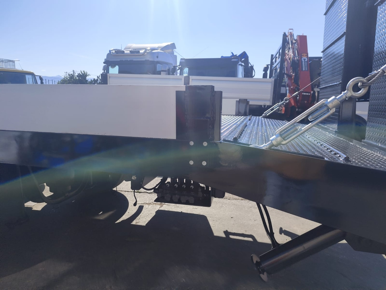 MAN TGX 26.440 - Truk flatbed: gambar 3 MAN TGX 26.440 - Truk flatbed: gambar 3