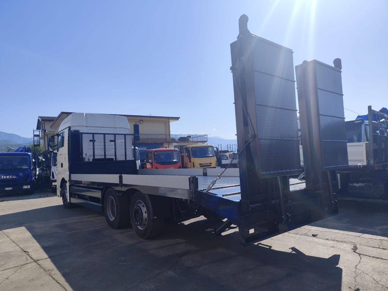 MAN TGX 26.440 - Truk flatbed: gambar 4 MAN TGX 26.440 - Truk flatbed: gambar 4