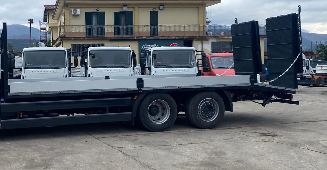 MAN TGX 26.480 - Truk flatbed: gambar 3 MAN TGX 26.480 - Truk flatbed: gambar 3
