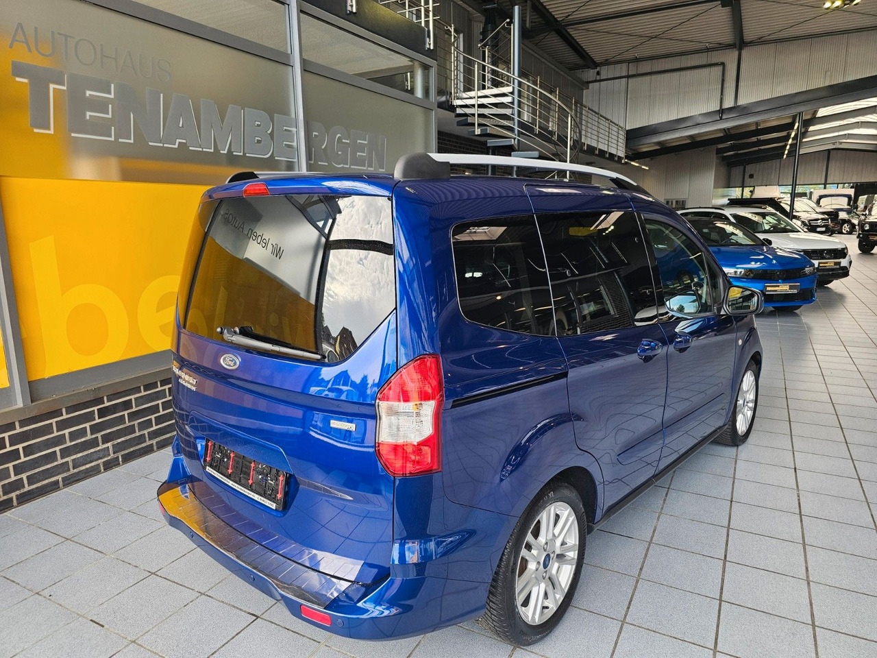 Ford Tourneo Courier Titanium behzb. Windschutzschei - Van penumpang: gambar 3 Ford Tourneo Courier Titanium behzb. Windschutzschei - Van penumpang: gambar 3