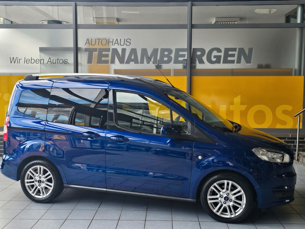 Ford Tourneo Courier Titanium behzb. Windschutzschei - Van penumpang: gambar 1 Ford Tourneo Courier Titanium behzb. Windschutzschei - Van penumpang: gambar 1