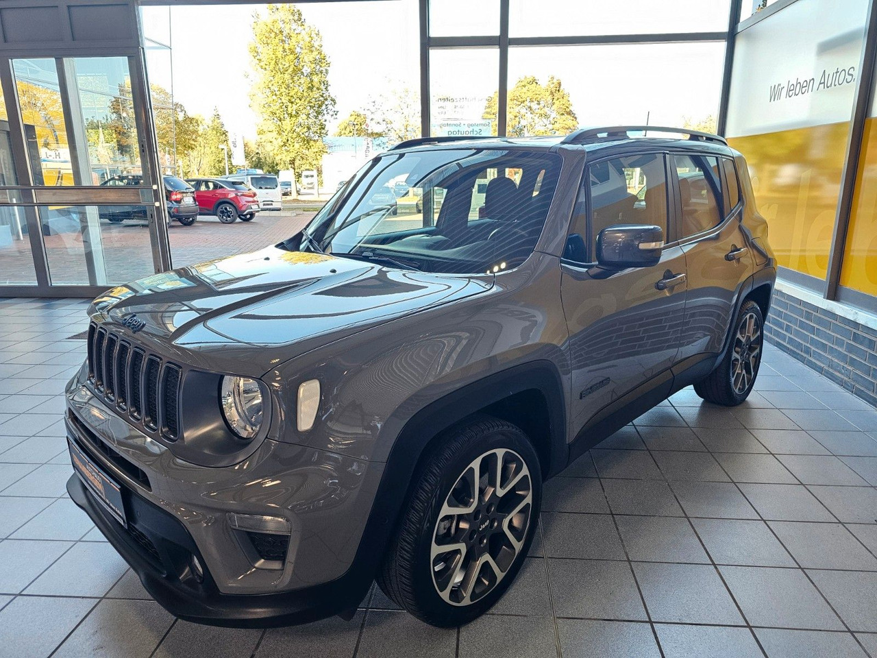 Jeep Renegade S Plug-In-Hybrid 4xe Kamera LED ACC AHK - Mobil SUV: gambar 4 Jeep Renegade S Plug-In-Hybrid 4xe Kamera LED ACC AHK - Mobil SUV: gambar 4