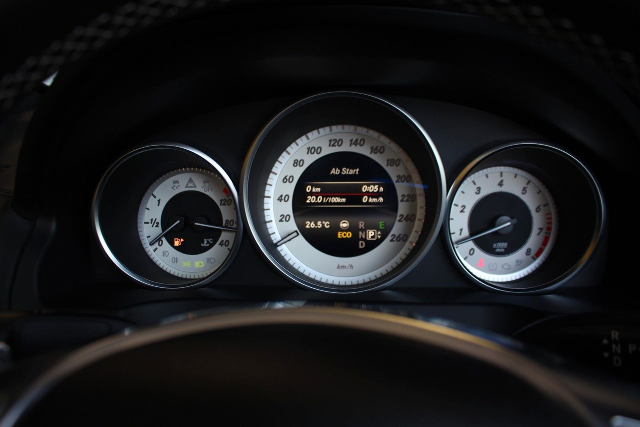 Mobil Mercedes-Benz E 500 Cabrio AMG Leder Memory Kamera LED DAB ACC: gambar 19