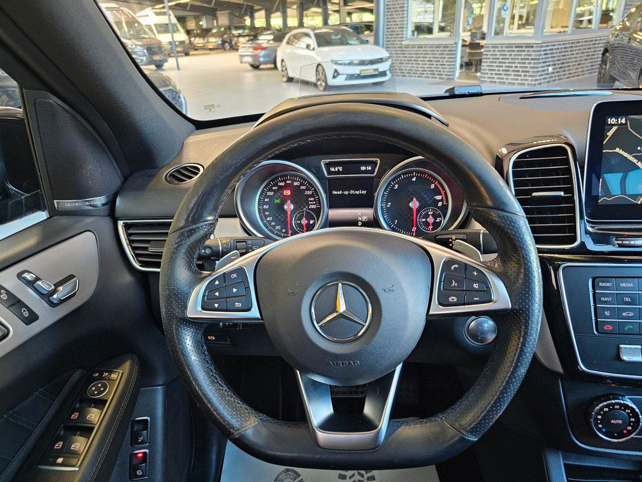 Mobil SUV Mercedes-Benz GLE 350 d 4Matic AMG Line: gambar 11