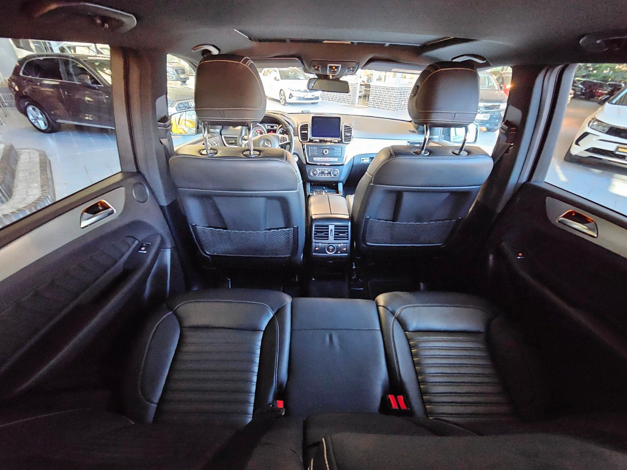 Mobil SUV Mercedes-Benz GLE 350 d 4Matic AMG Line: gambar 18