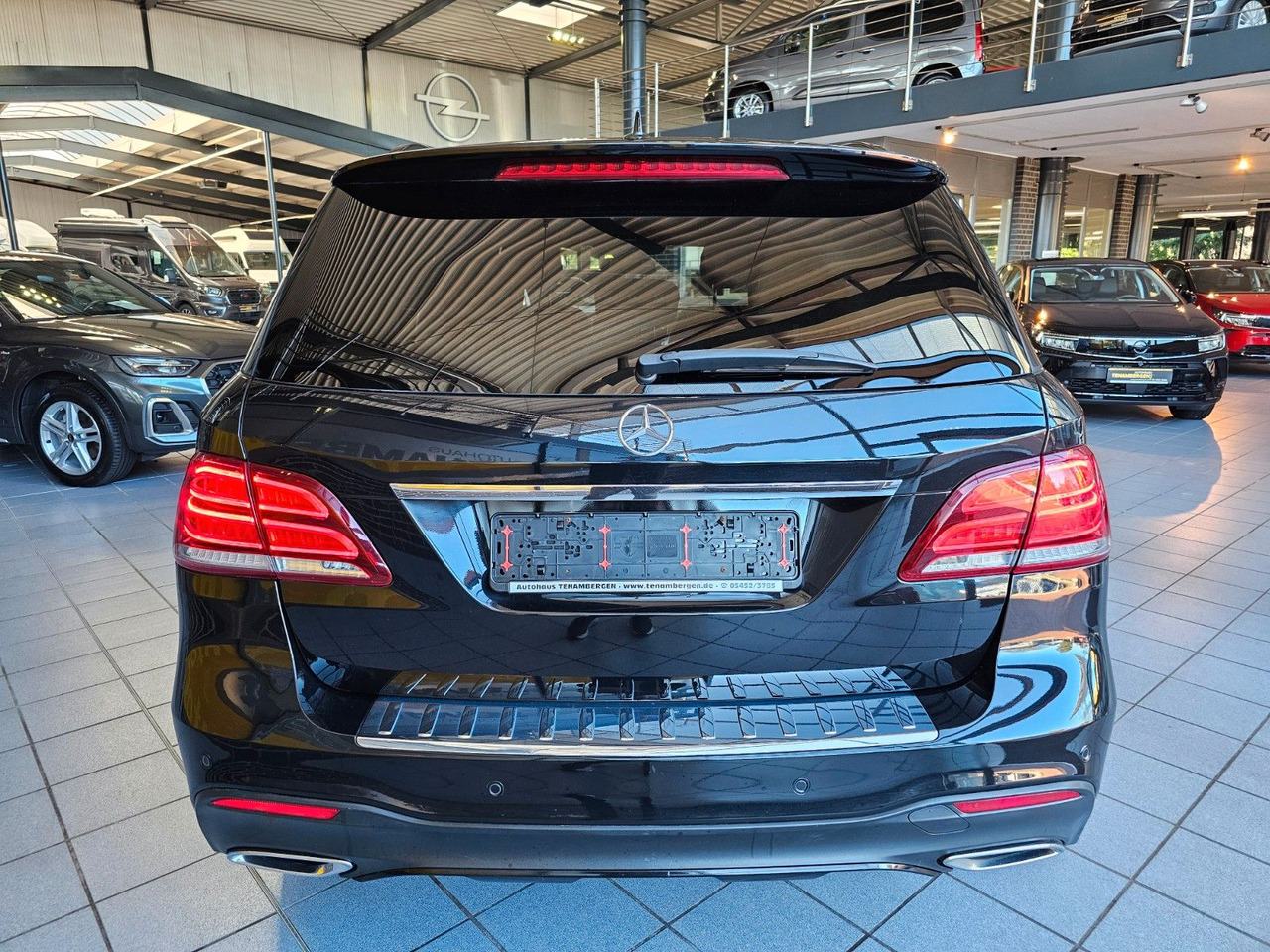 Mobil SUV Mercedes-Benz GLE 350 d 4Matic AMG Line: gambar 6