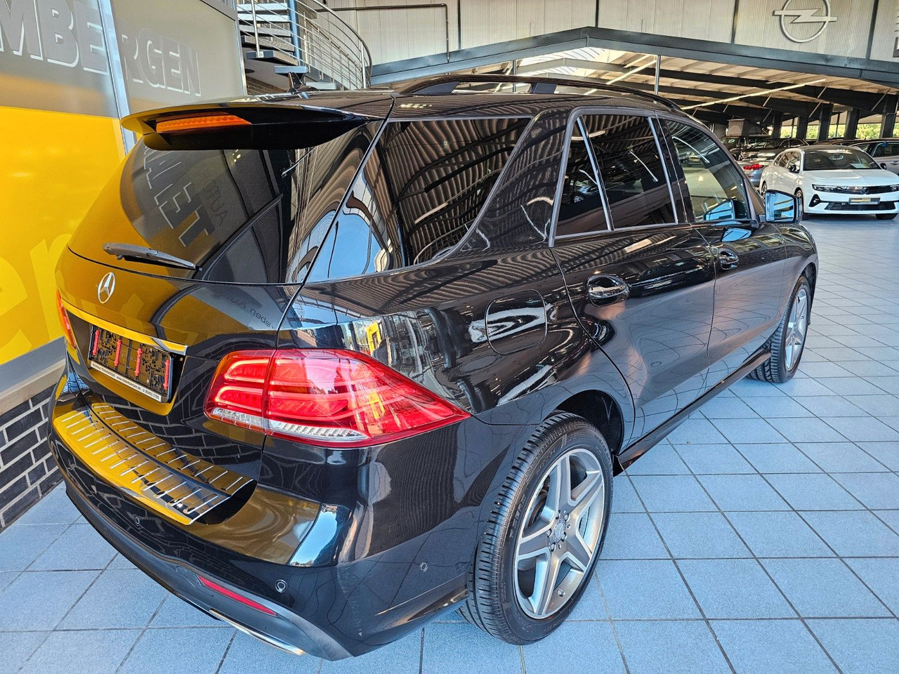 Mercedes-Benz GLE 350 d 4Matic AMG Line - Mobil SUV: gambar 2 Mercedes-Benz GLE 350 d 4Matic AMG Line - Mobil SUV: gambar 2