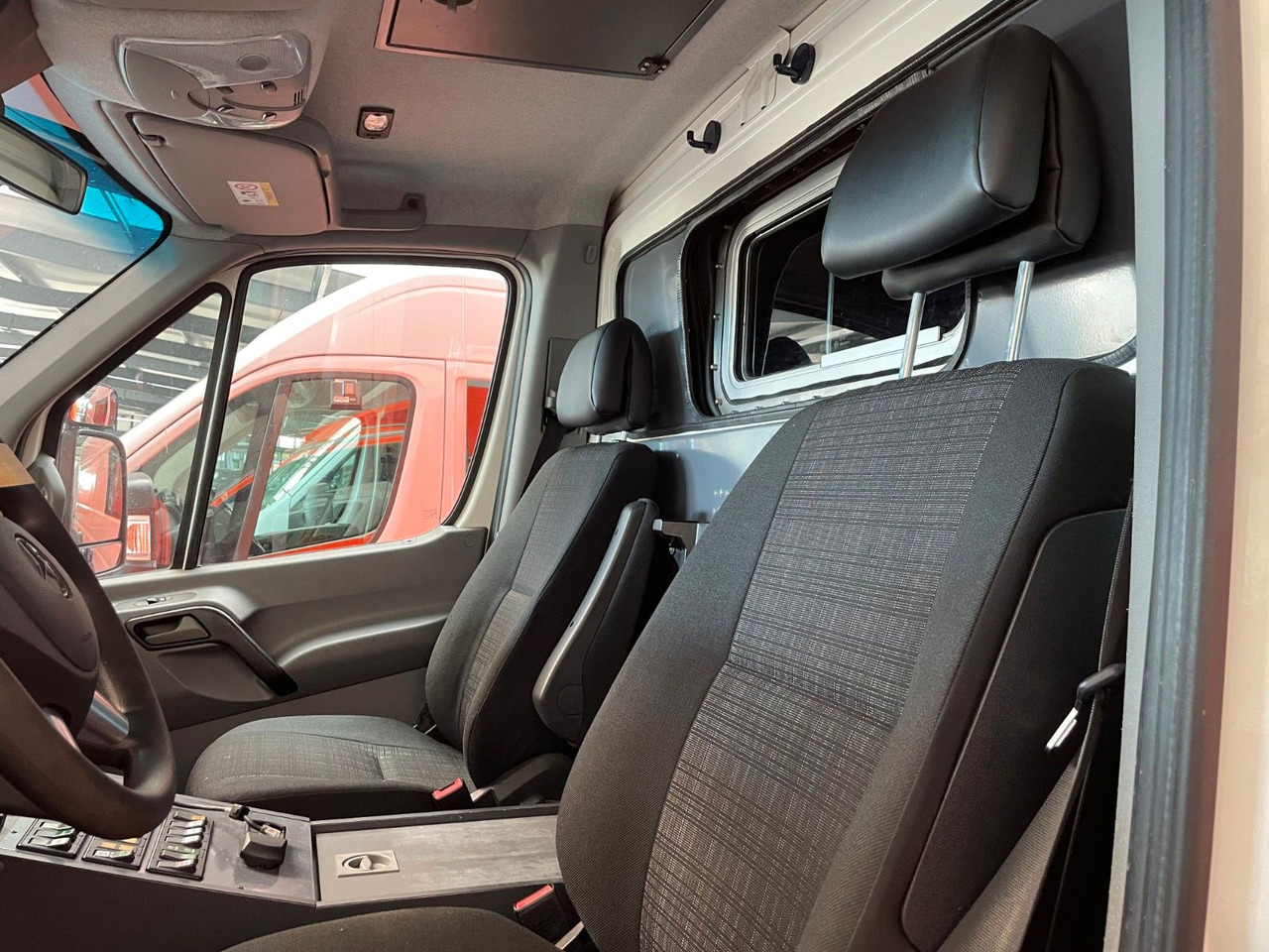 Mobil Mercedes-Benz Sprinter II Rettungswagen 519 CDI: gambar 11