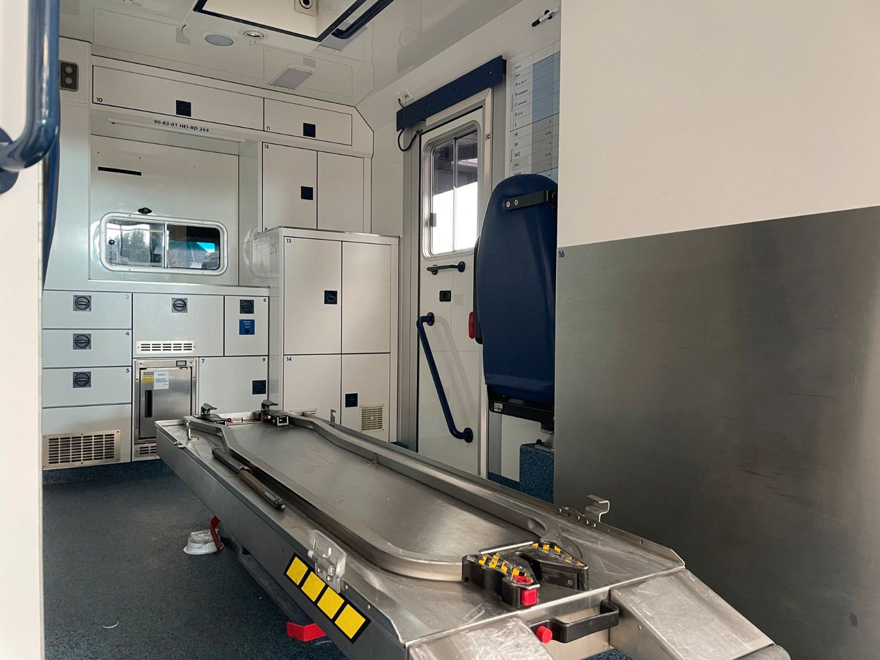 Mobil Mercedes-Benz Sprinter II Rettungswagen 519 CDI: gambar 6