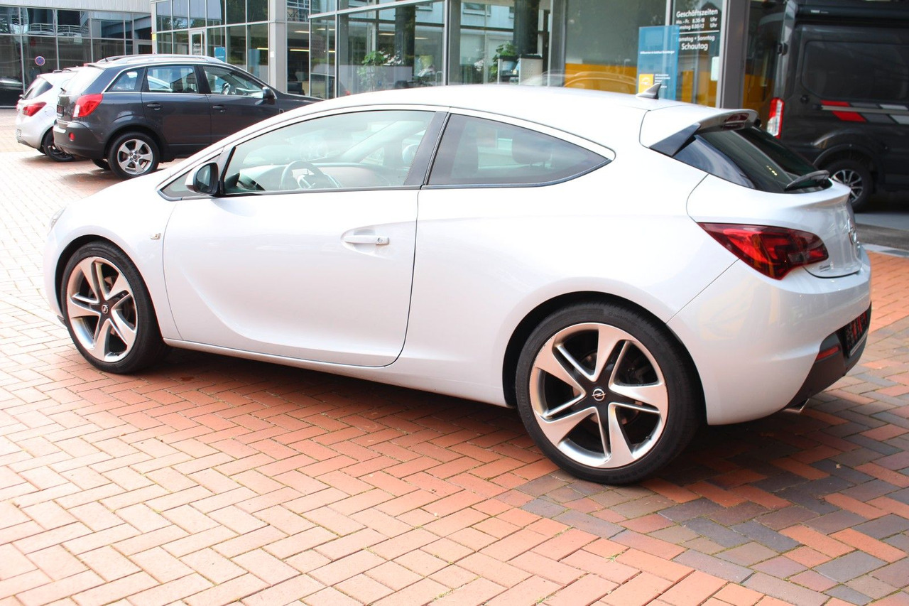 Opel Astra J GTC Innovation - Mobil: gambar 2 Opel Astra J GTC Innovation - Mobil: gambar 2
