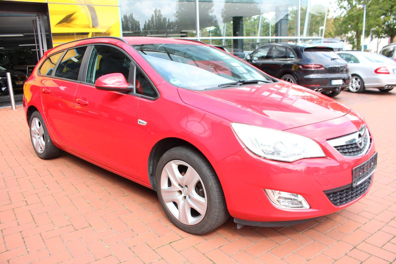 Opel Astra J Sports Tourer Design Edition - Station wagon: gambar 5 Opel Astra J Sports Tourer Design Edition - Station wagon: gambar 5