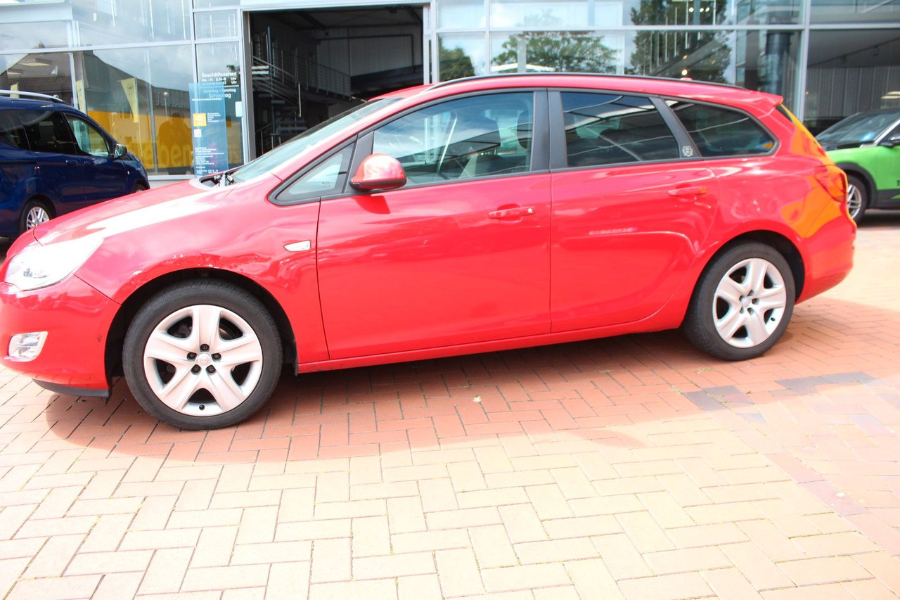 Opel Astra J Sports Tourer Design Edition - Station wagon: gambar 2 Opel Astra J Sports Tourer Design Edition - Station wagon: gambar 2